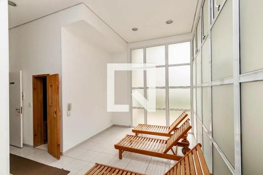 Comprar apartamento mobiliado com 2 quartos, varanda gourmet e academia no condomínio. — Salão de Festas