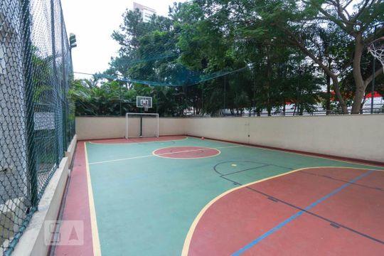 Comprar apartamento mobiliado com 2 quartos, varanda gourmet e academia no condomínio. — Quadra Poliesportiva