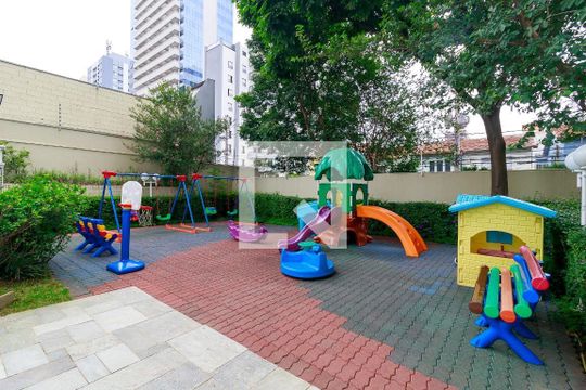 Comprar apartamento mobiliado com 2 quartos, varanda gourmet e academia no condomínio. — Playground