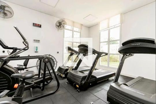 Comprar apartamento mobiliado com 2 quartos, varanda gourmet e academia no condomínio. — Academia