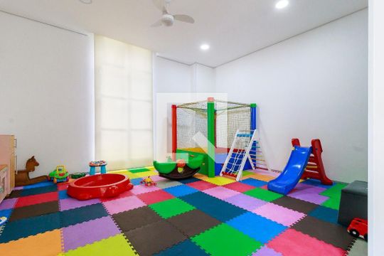 Comprar apartamento mobiliado com 2 quartos, varanda gourmet e academia no condomínio. — Brinquedoteca