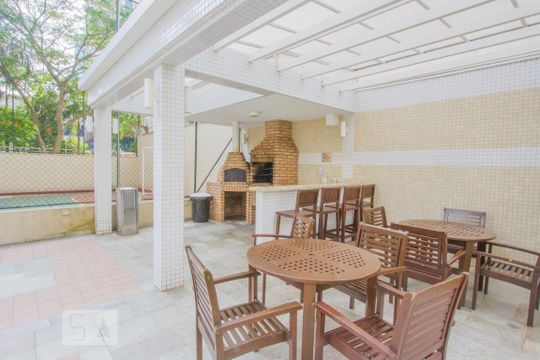 Comprar apartamento mobiliado com 2 quartos, varanda gourmet e academia no condomínio. — Espaço Gourmet