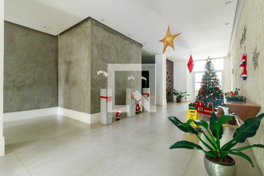 Comprar apartamento mobiliado com 2 quartos, varanda gourmet e academia no condomínio. — Hall de entrada