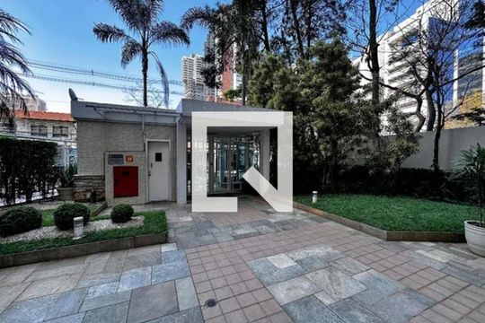 Comprar apartamento mobiliado com 2 quartos, varanda gourmet e academia no condomínio. — Portaria