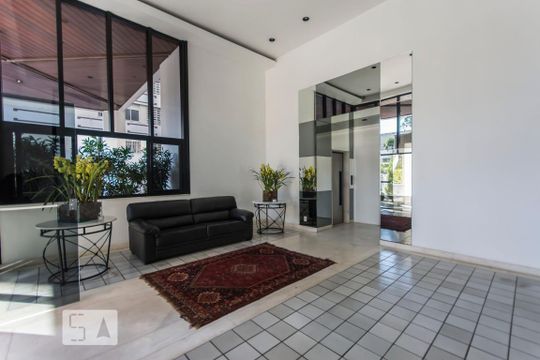 Apartamento à venda, com 169 m², 3 quartos e 2 vagas — Hall social
