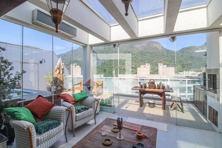 Frames Residence, 2 quartos, 150 m²