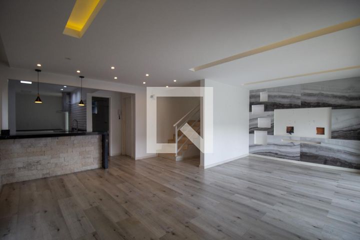 Advanced, 4 quartos, 220 m²