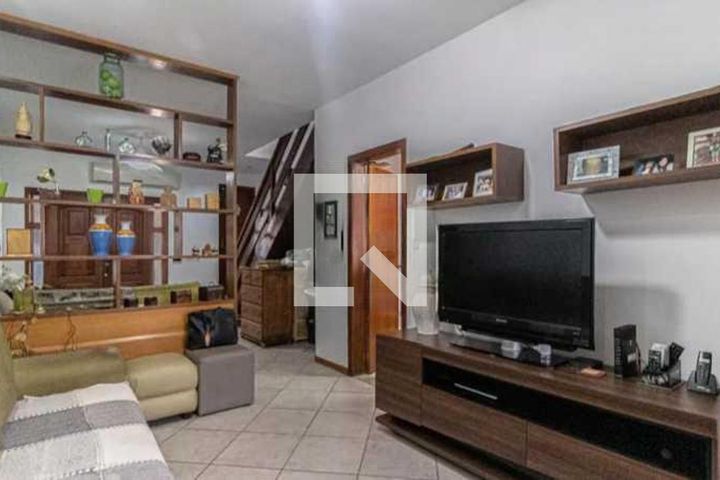 Rua Carmem Dolores, 105