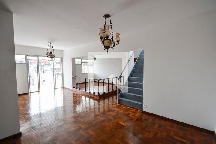 Rua Medeiros Pássaro, 14