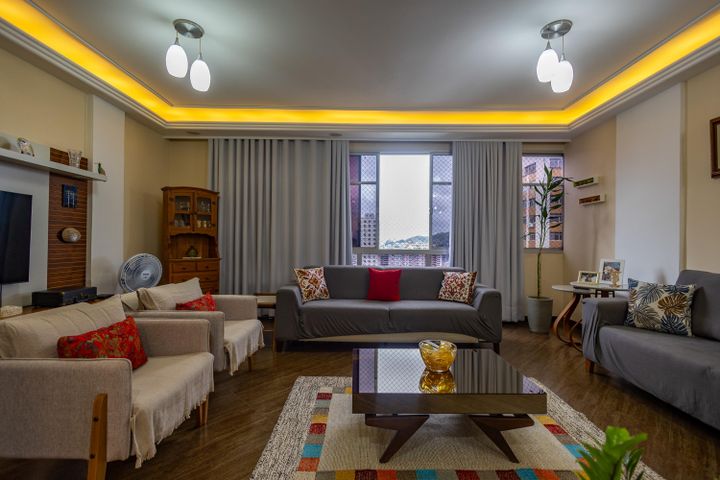 Rua Andrade Neves, 105