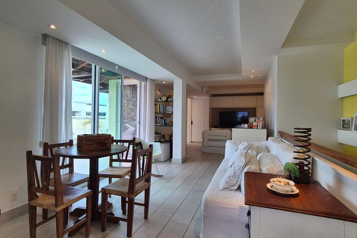 La Place, 2 quartos, 235 m²