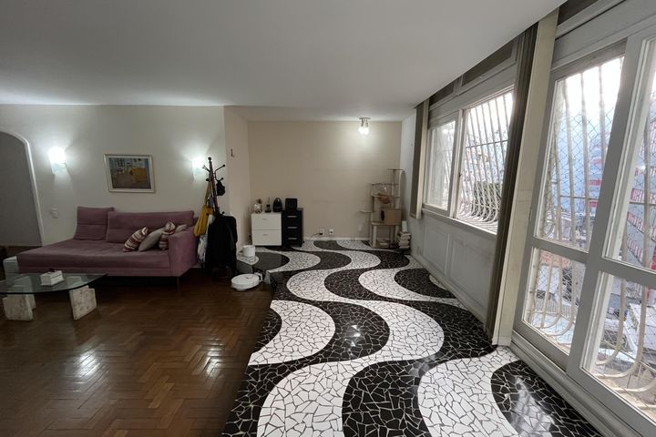Rua Gomes Carneiro, 141