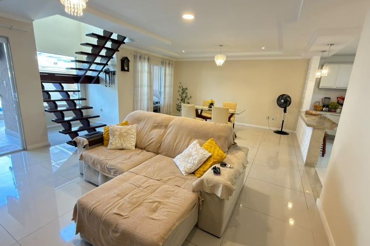 Mont Serrat II, 4 quartos, 194 m²